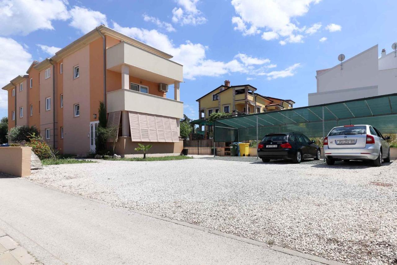 Sunshine Apartments Funtana With Balcony And Sea View Экстерьер фото