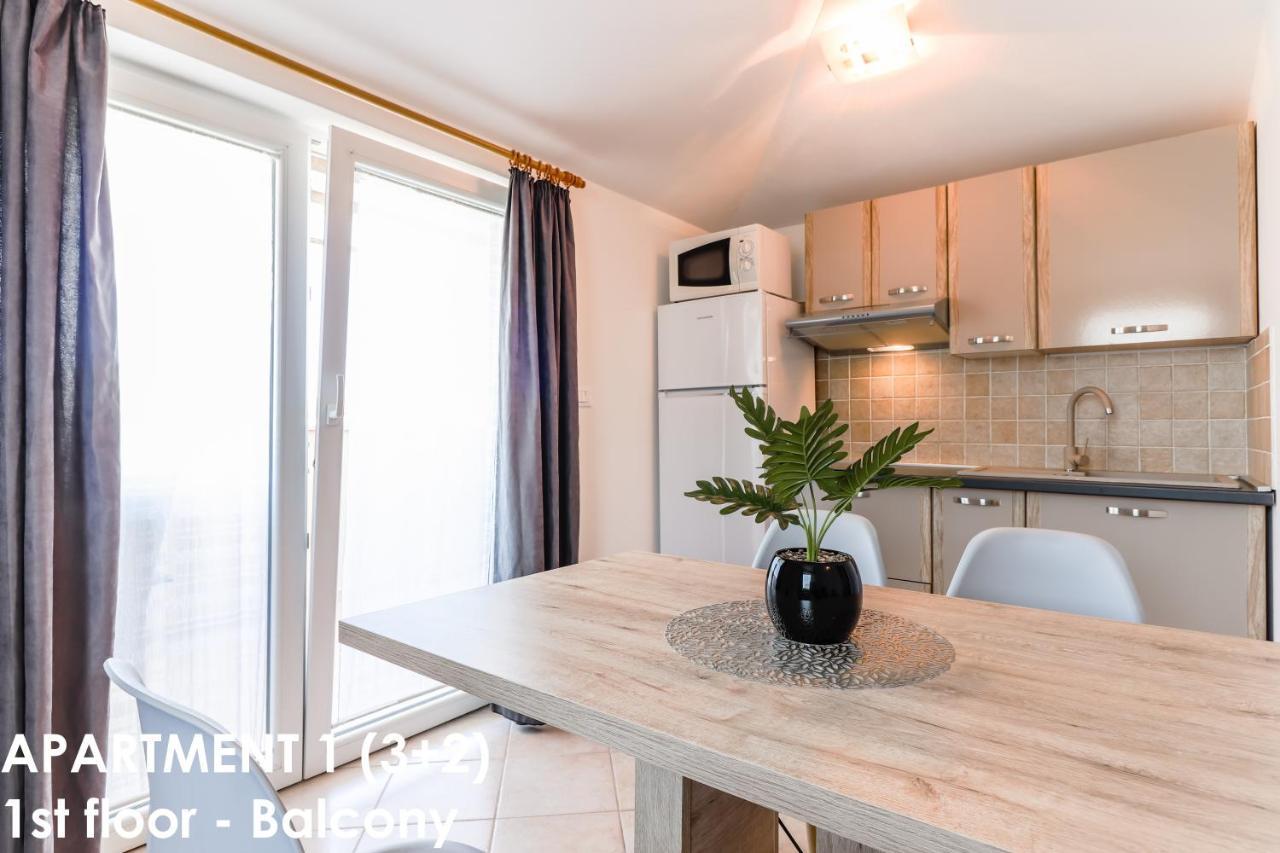 Sunshine Apartments Funtana With Balcony And Sea View Экстерьер фото