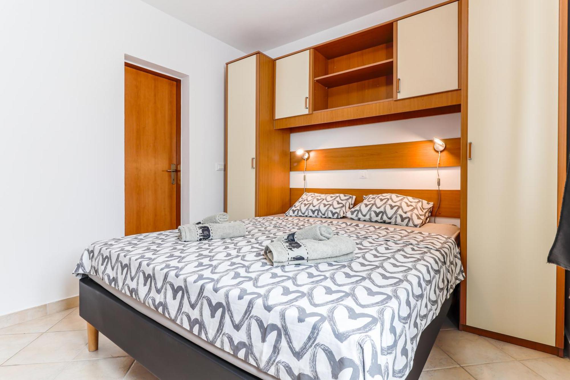 Sunshine Apartments Funtana With Balcony And Sea View Экстерьер фото